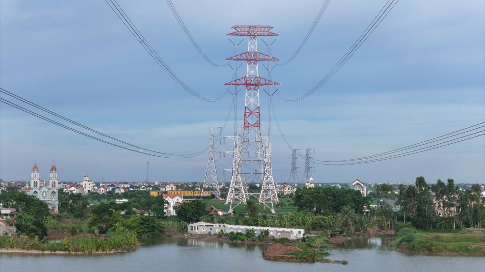 Đường dây 500kV mạch 3 đóng vai trò chiến lược, tăng cường liên kết trục truyền tải điện Bắc - Trung