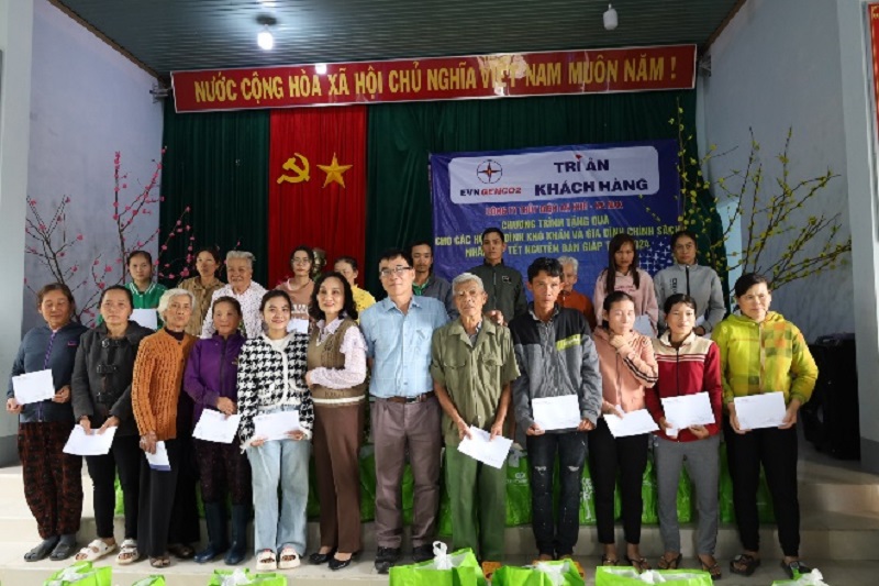 Thủy điện An Khê - Ka Nak tặng quà