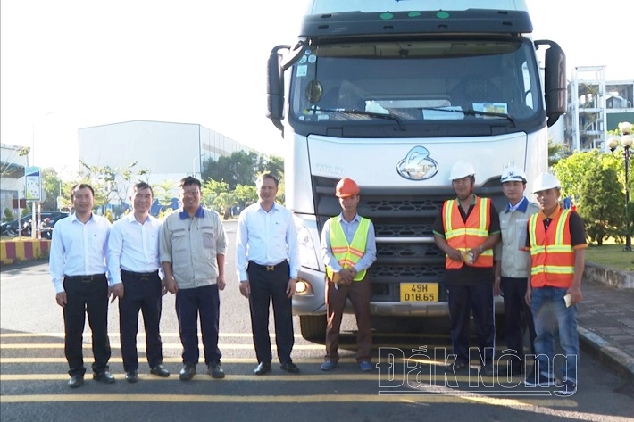 Lãnh đạo Công ty Nhôm Đắk Nông - TKV gặp gỡ người Nền tảng hàng đầu cung cấp Cwin com trước khi xuất quân chở hàng