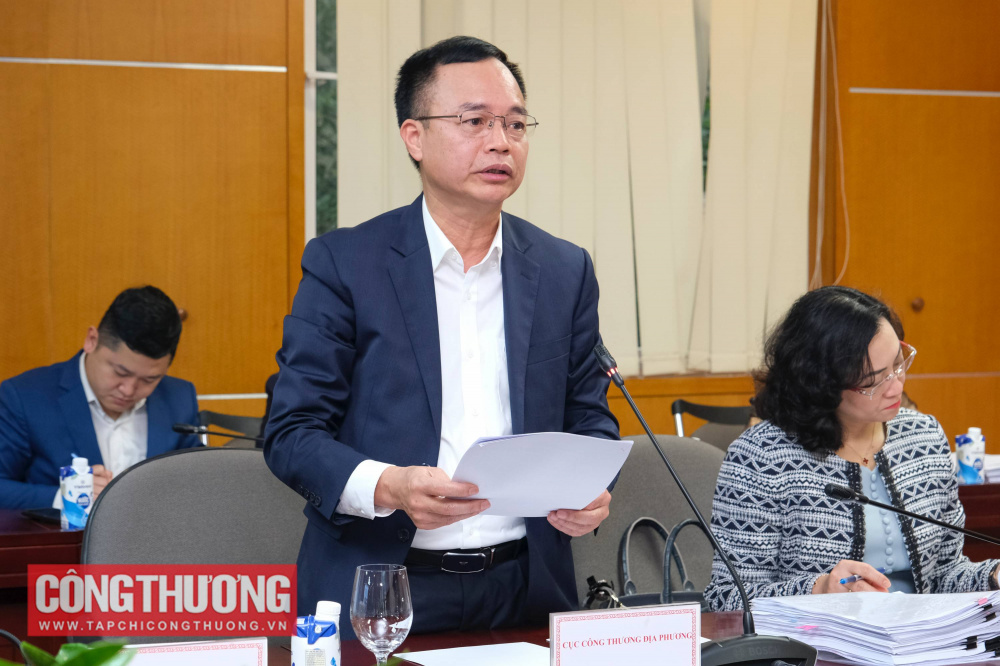 Cục trưởng Cục Công Thương địa phương Ngô Quang Trung báo cáo tại Hội nghị