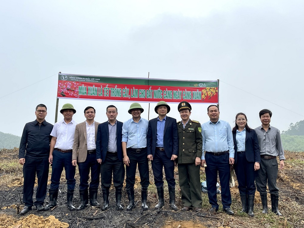 hình ảnh tại lễ ra quân trồng rừng tại đơn vị lâm nghiệp Tổng Công ty Giấy Việt Nam