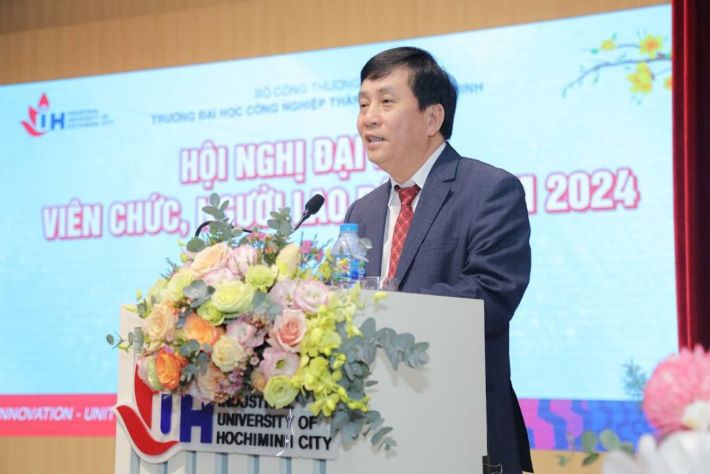 Ông Phan Văn Bản phát biểu tại Hội nghị.