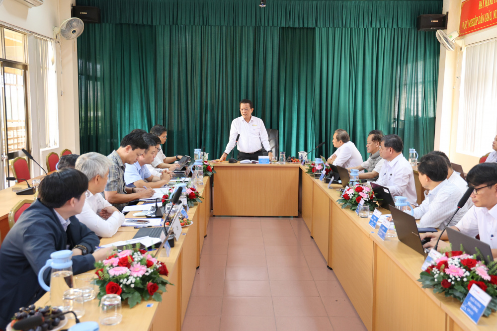 Quang cảnh buổi làm việc