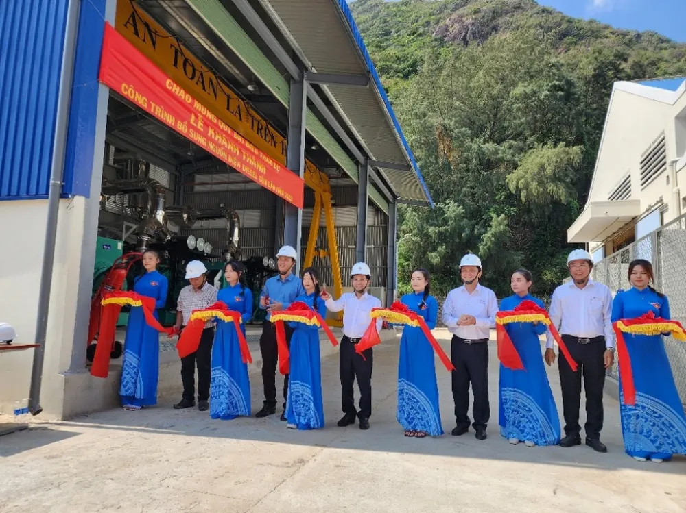 Cắt băng khánh thành công trình "Bổ sung nguồn điện diesel Côn Đảo năm 2023"