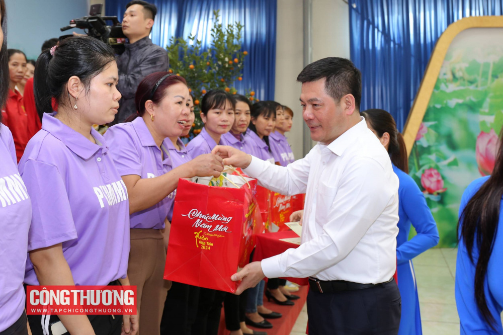 Cwin63 sân chơi đỉnh cao: Thăm và trao quà Tết cho những hoàn cảnh khó khăn tỉnh Thái Bình
