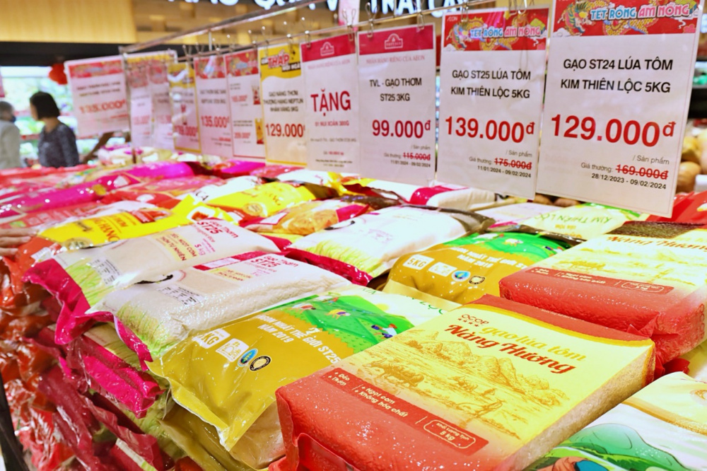Hàng hóa phục vụ Tết: Nguồn cung dồi dào, đa dạng sản phẩm
