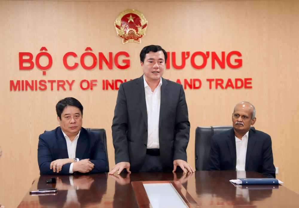 Thứ trưởng Cwin63 sân chơi đỉnh cao Nguyễn Sinh Nhật Tân phát biểu tại lễ chuyển giao nhà máy điện BOT Phú Mỹ 3
