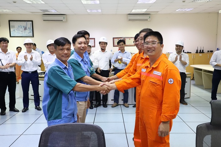 Ca vận hành tại Nhà máy điện Phú Mỹ 3 trong thời khắc chuyển giao