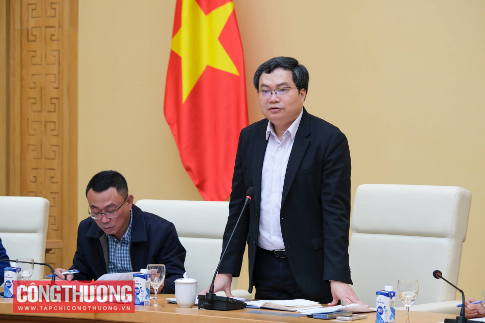 Ông Trần Việt Hòa - Cục trưởng Cục Điều tiết điện lực, Cwin63 sân chơi đỉnh cao chủ trì cuộc họp Tổ biên tập xây dựng dự án Luật Điện lực (sửa đổi)
