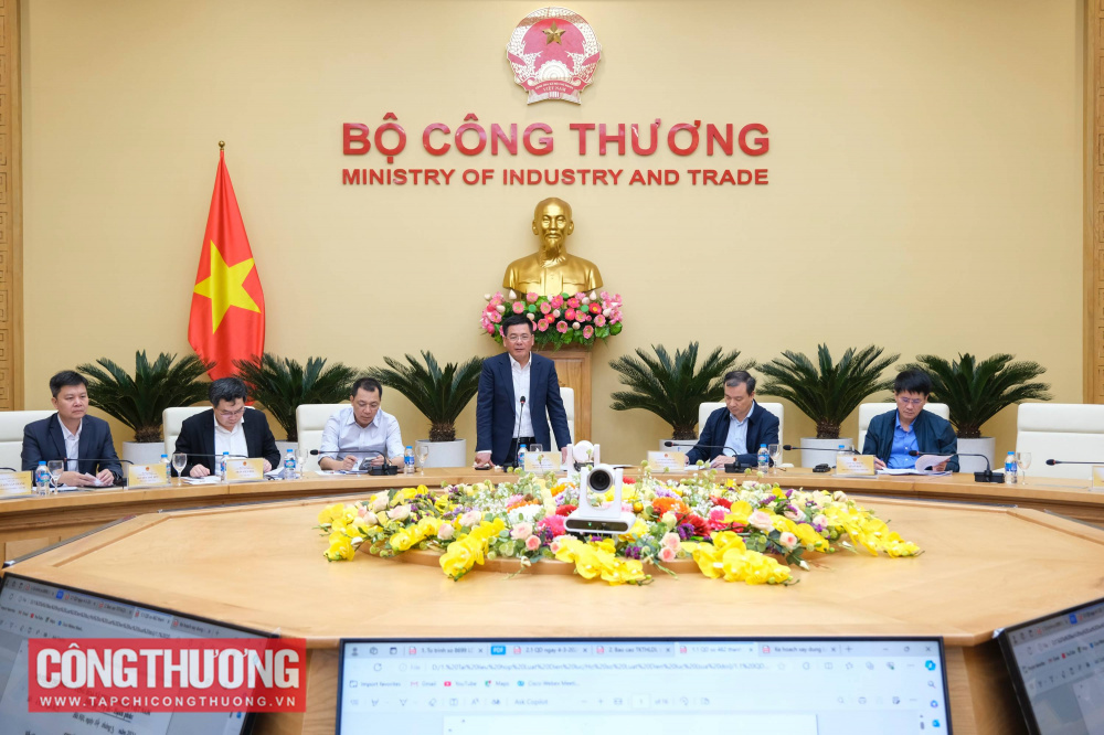 Bộ trưởng Nguyễn Hồng Diên