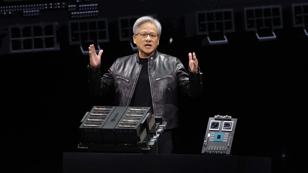 CEO Nvidia Jensen Huang giới thiệu chip chip AI mới Blackwell 