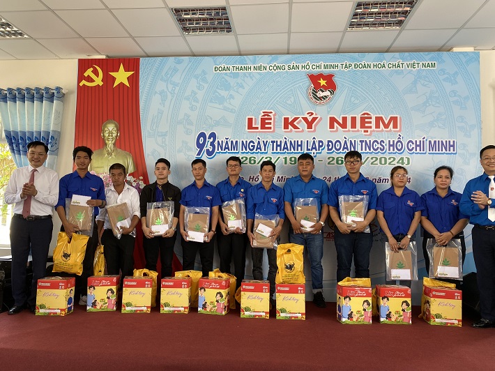 tuổi trẻ VINACHEM 8