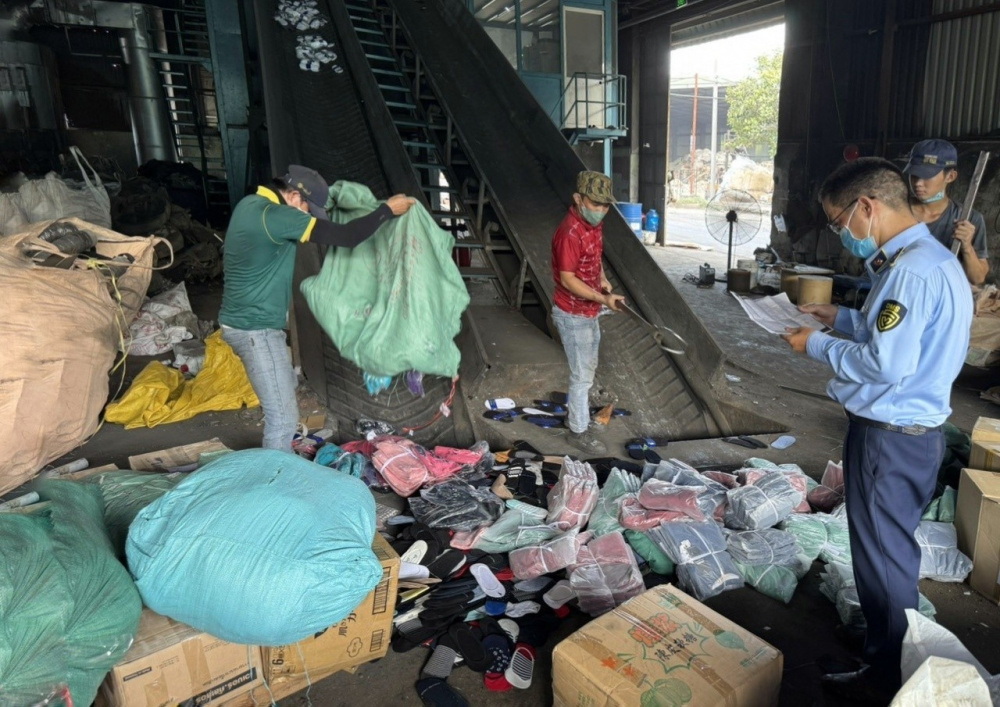 Đội Quản lý thị trường số 9, Cục QLTT TP.HCM đã giám sát thực hiện việc tiêu hủy Cwin Đăng Ký + 1888k vi phạm trị giá hơn 1,4 tỷ đồng.