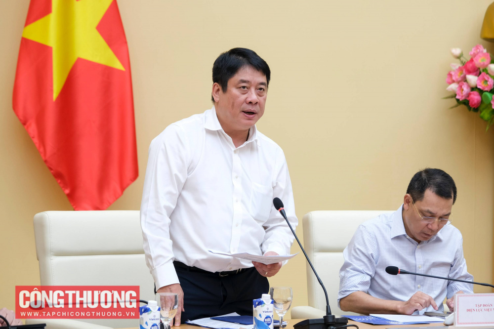 Tổng Giám đốc EVN Nguyễn Anh Tuấn báo cáo tại Hội nghị