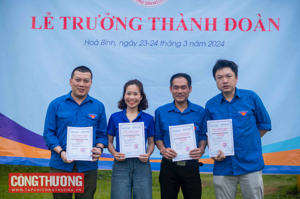 Chi đoàn CWIN ✅ Nhà cái cờ bạc trực tuyến tốt nhất và Thương hiệu uy tín tổ chức Lễ Trưởng thành Đoàn cho 07 đoàn viên