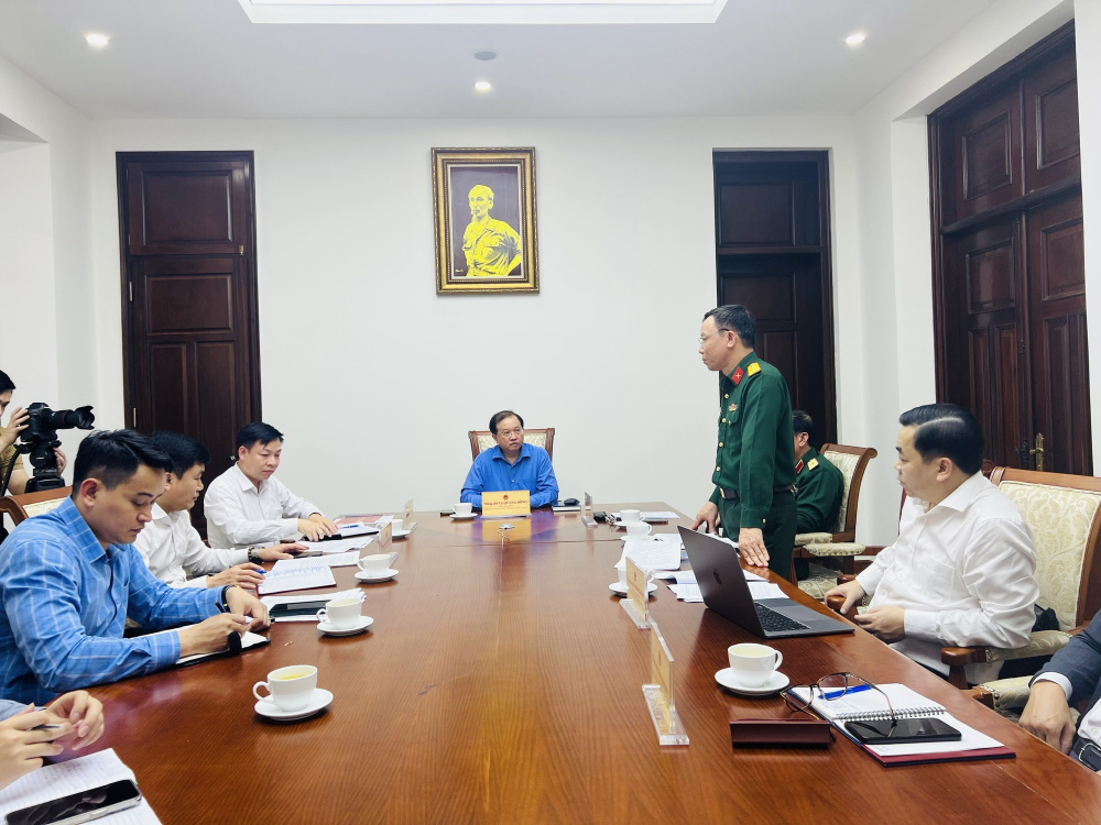 Thứ trưởng Tạ Quang Đông đã có buổi làm việc với đại diện Bộ Quốc phòng về việc phối hợp triển khai các nhiệm vụ tổ chức diễu binh, diễu hành trong Lễ kỷ niệm 70 năm Chiến thắng Điện Biên Phủ. Ảnh: Bộ VHTTDL.