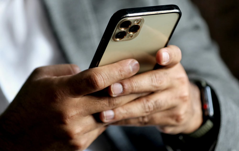 Nhiều người dùng iPhone cho biết liên tục nhận được thông báo yêu cầu đặt lại mật khẩu
