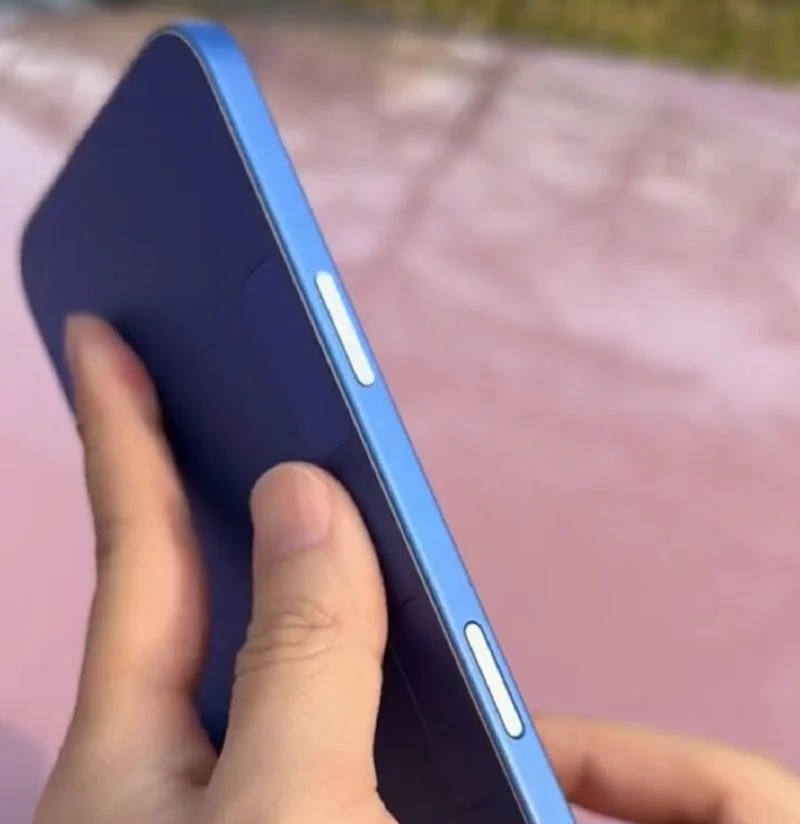 Nút chụp nằm ở cùng cạnh có nút nguồn trên iPhone 16.