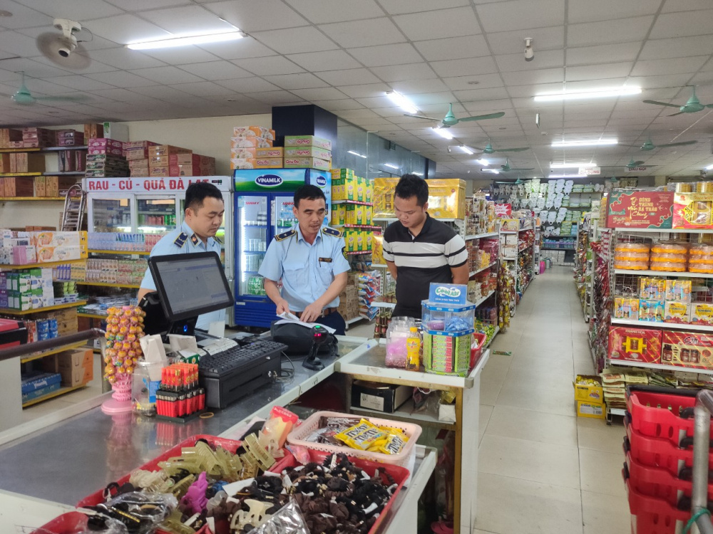 Cục QLTT Nghệ An vừa phát hiện lô dao cạo râu giả mạo nhãn hiệu Gillete tại siêu thị Trung Vân