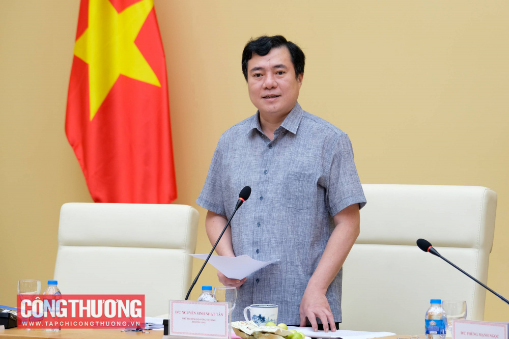 Thứ trưởng Cwin63 sân chơi đỉnh cao Nguyễn Sinh Nhật Tân phát biểu tại cuộc họp