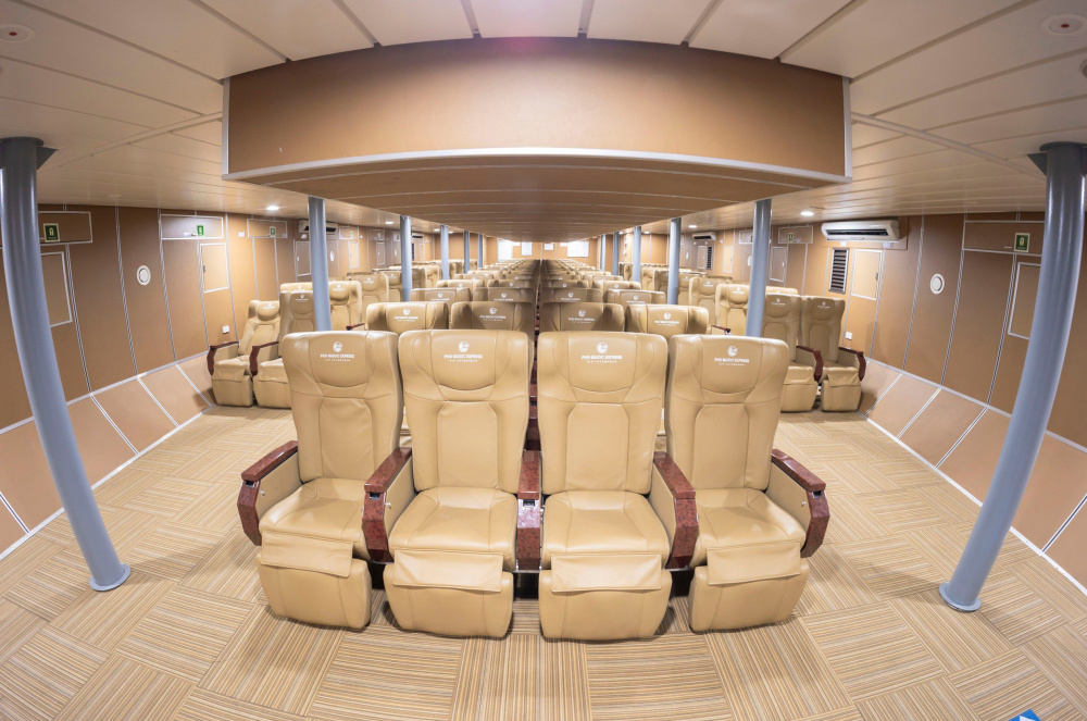 Tàu Thăng Long có 300 ghế VIP được bố trí ở tầng dưới cùng của tàu