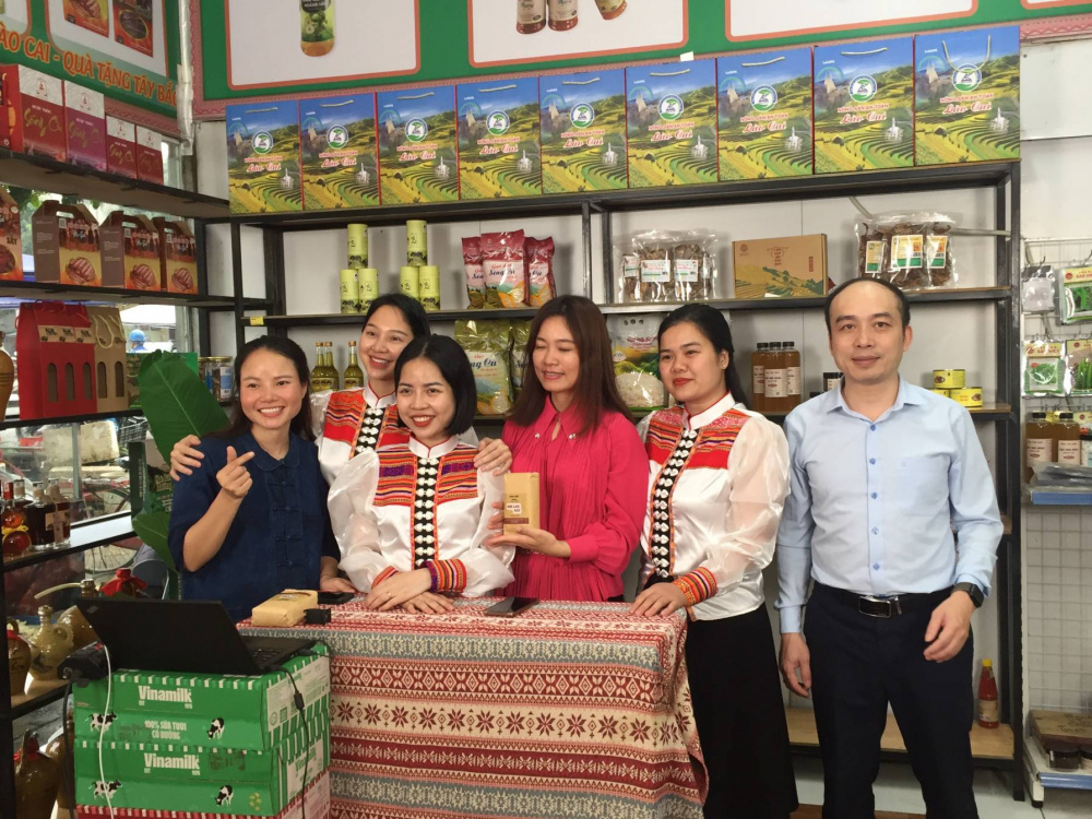 Lào Cai thu về 600 triệu đồng sau 30 phút livestream trên nền tảng số