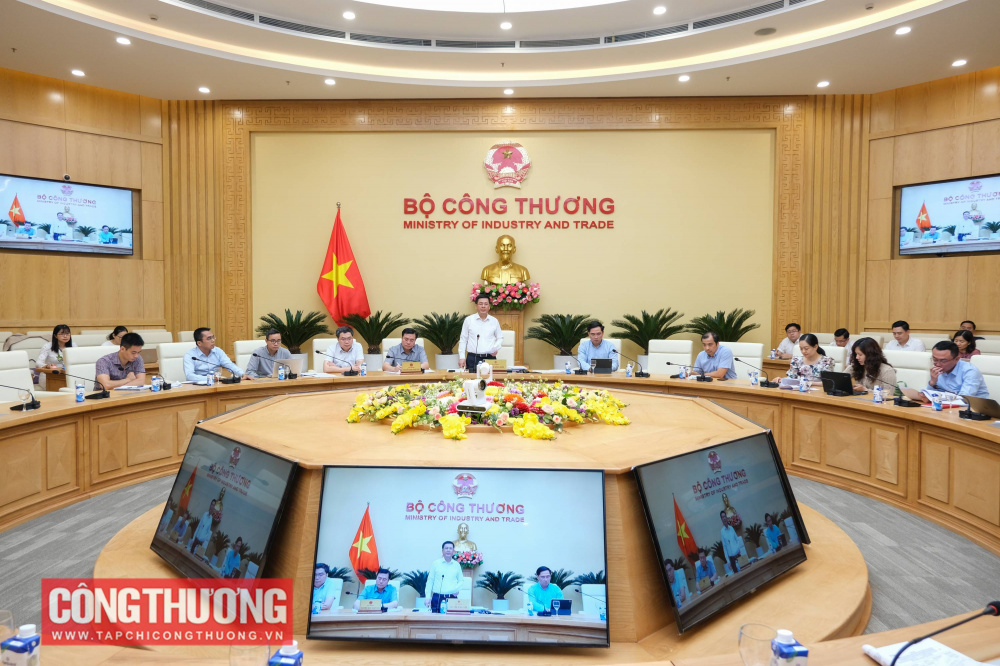 Bộ trưởng Nguyễn Hồng Diên họp với Ban soạn thảo, Tổ biên tập xây dựng Nghị định của Cwin com đăng nhập quy định cơ chế DPPA