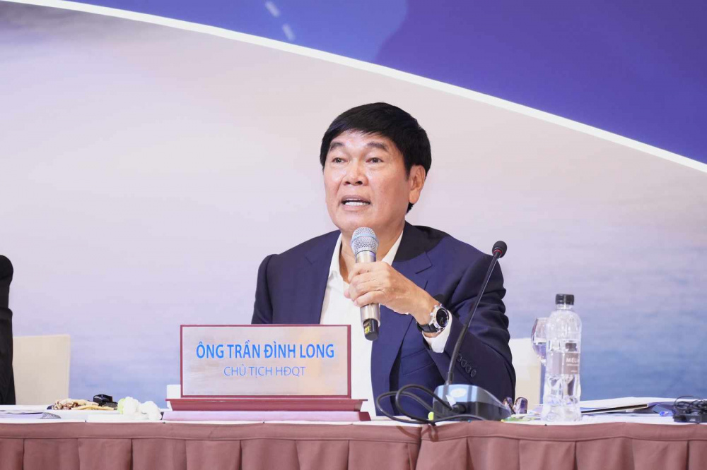 Chủ tịch HĐQT Trần Đình Long cởi mở chia sẻ với các cổ đông về các lĩnh vực của Tập đoàn