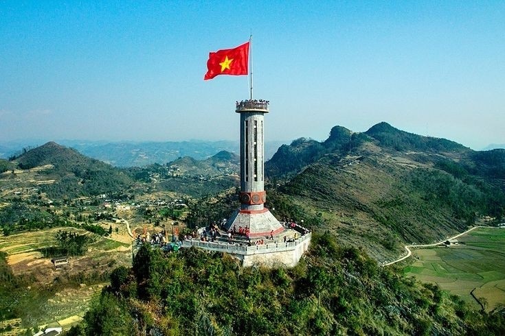 Hình ảnh cột cờ Lũng Cú - dấu ấn lịch sử thiêng liêng - Ảnh: Danangprivatecar.com