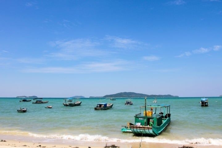 Hòn đảo mang nét đẹp hoang sơ nhưng không kém phần thơ mộng - Ảnh: VGT - Việt Giải Trí