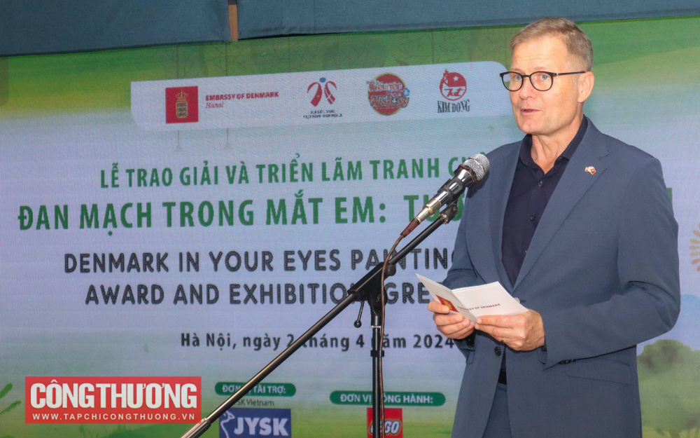 Ông Nicolai Prytz, Đại sứ Đan Mạch tại Việt Nam phát biểu khai mạc lễ trao giải