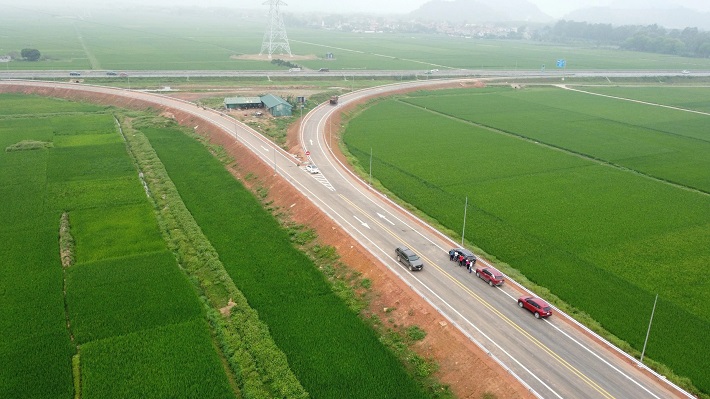 thông xe 2 nút giao trên cao tốc bắc nam