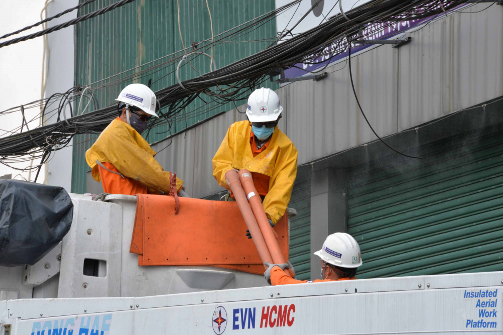 công nhân điện 2