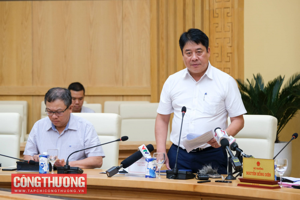Tổng Giám đốc EVN Nguyễn Anh Tuấn báo cáo tại Hội nghị