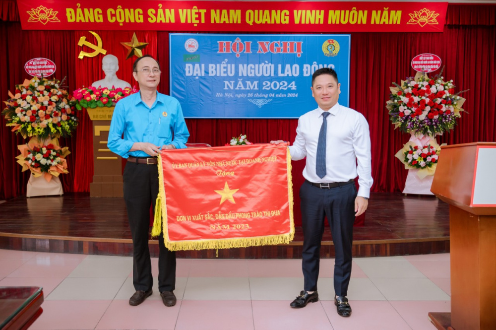 cờ thi đua
