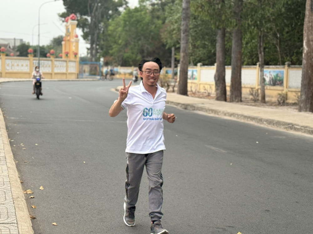 Anh Huỳnh Minh Thông - Công ty Điện lực Tây Ninh tham gia chạy hưởng ứng Chiến dịch Giờ Trái đất