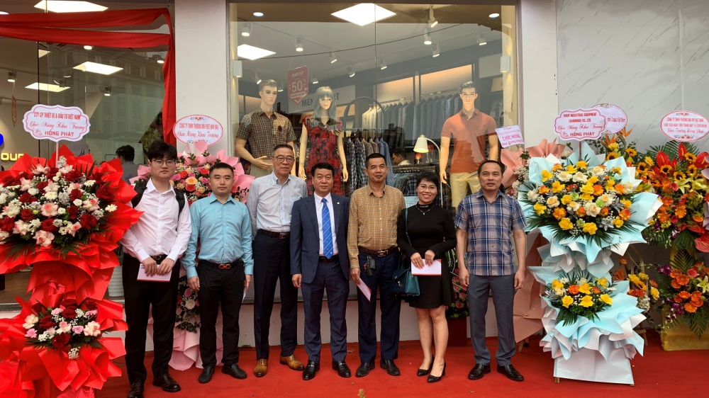khách tham quan mua sắm