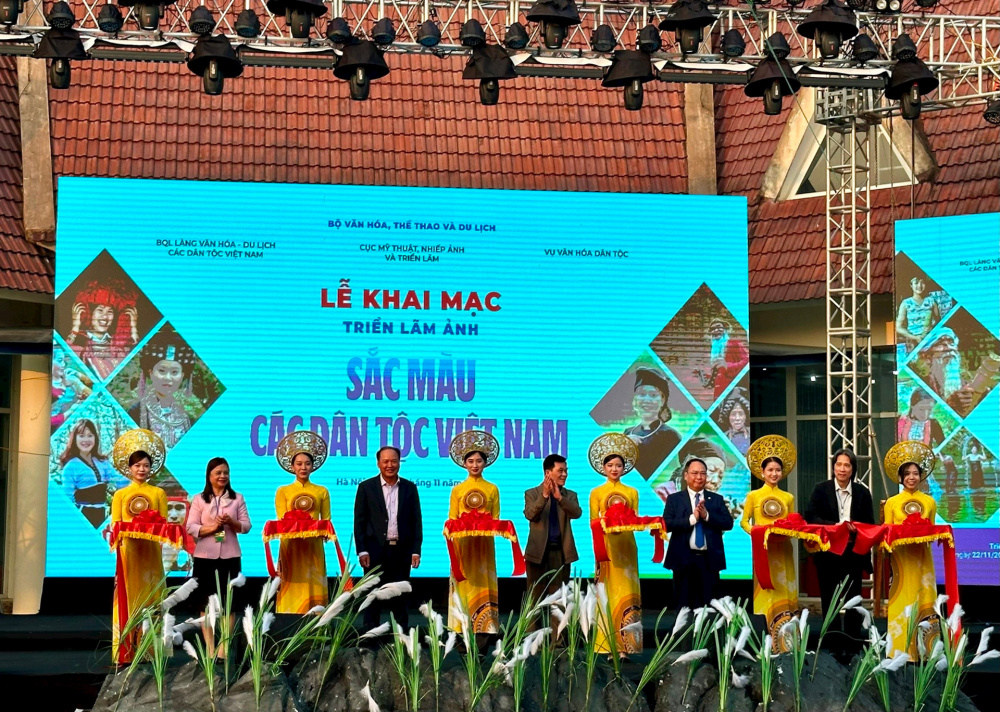 Triển lãm ảnh sắc màu văn hóa các dân tộc Việt Nam