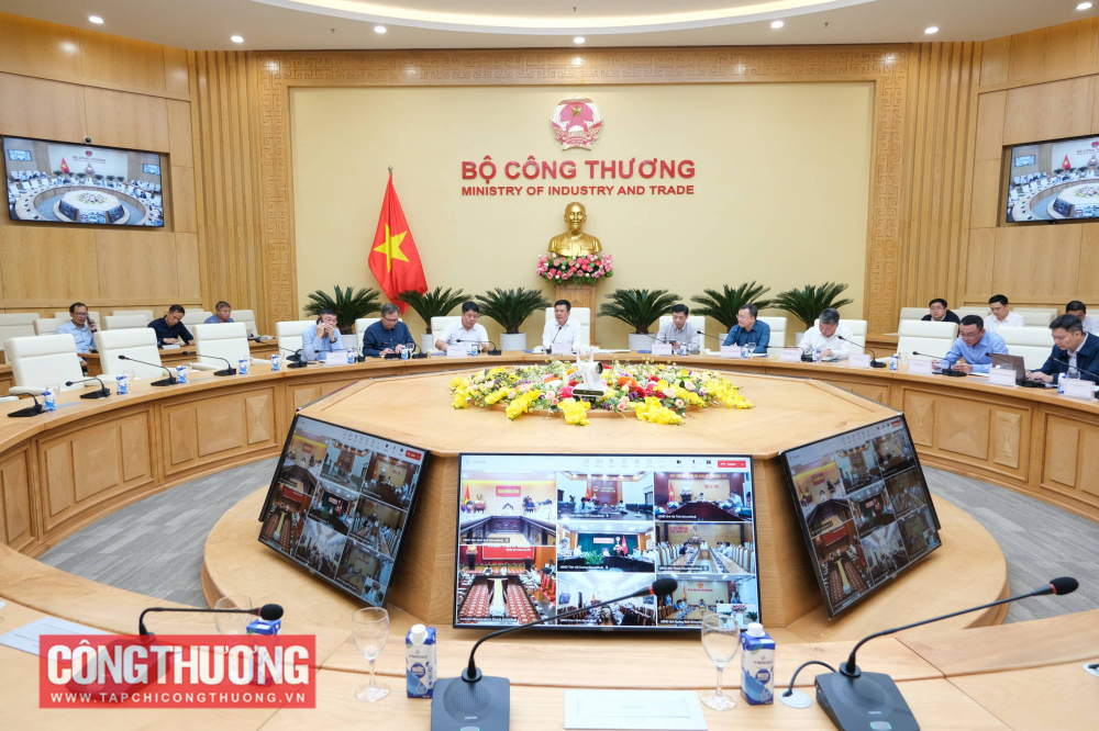 Toàn cảnh Hội nghị giao ban với các bộ, ngành, EVN/EVNNPT và 9 địa phương về tiến độ thi công các dự án đường dây 500kV mạch 3 Quảng Trạch - Phố Nối