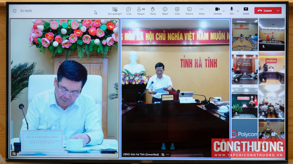 Đại diện các địa phương báo cáo tóm tắt tình hình bàn giao mặt bằng và thi công các vị trí trên địa bàn