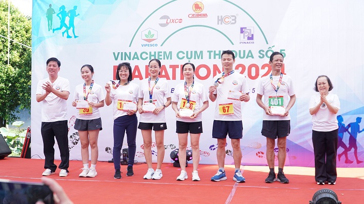 Hình ảnh trao giải tại giải chạy 6