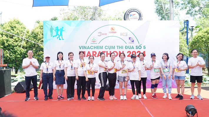 Hình ảnh trao giải tại giải chạy 10
