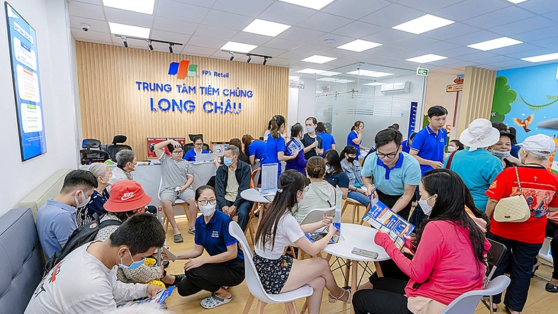 Tiêm chủng Long Châu FPT Retail