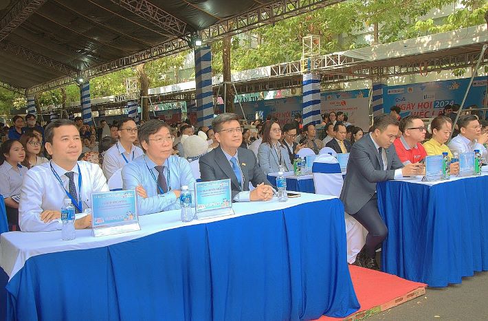 Đại biểu tham dự chuỗi “Ngày hội việc làm - HUIT Talent Day 2024” tai Trường Đại học Công Thương TP. Hồ Chí Minh (Ảnh: Minh Khuê)