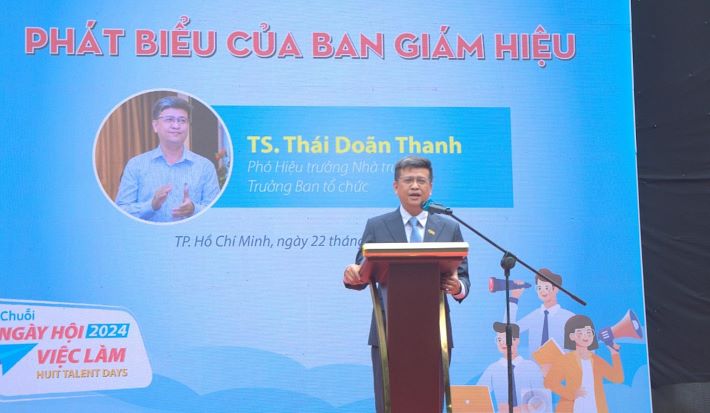 TS. Thái Doãn Thanh – Phó Hiệu trưởng Trường Đại học Công Thương TP. Hồ Chí Minh, phát biểu khai mạc Ngày hội việc làm 2024 (Ảnh: Minh Khuê)