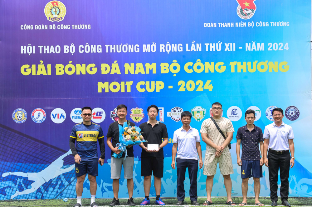 Đội bóng Cục Xúc tiến thương mại xếp thứ Tư toàn Giải