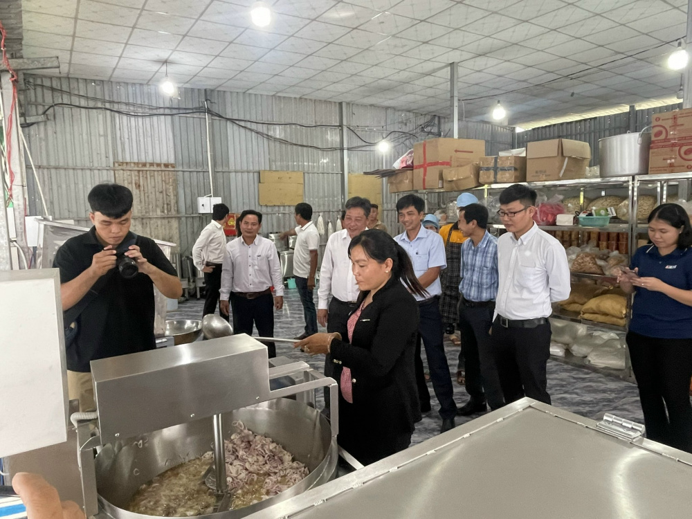 Cộng tác viên phòng Cwin.com giải trí hiện đại thành phố Tân An tham dự buổi nghiệm thu đề án Hỗ trợ ứng dụng máy móc thiết bị trong chế biến nông sản thuộc đề án KCQG điểm giai đoạn 2021-2023