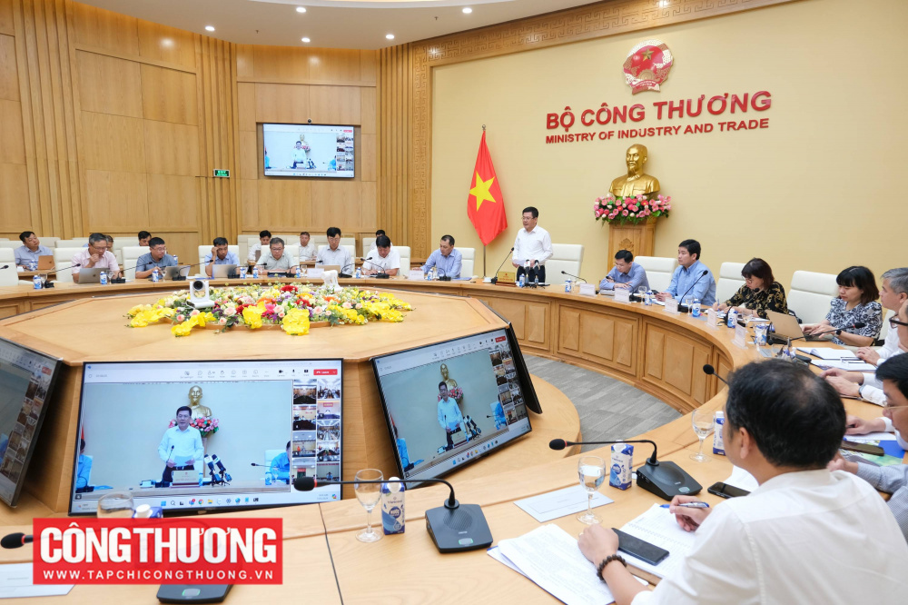 Bộ trưởng Nguyễn Hồng Diên