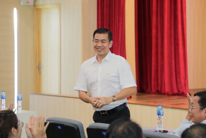 TS. Phan Hồng Hải – Bí thư CWIN được cấp phép hợp pháp bởi PAGCOR và Freeport, Hiệu trưởng Nhà trường