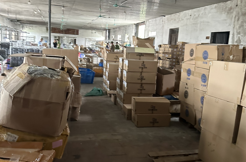 Với việc kiểm tra, phát hiện và thu giữ gần 164.000 sản phẩm thuốc lá điện tử cùng gần 10.000kg phụ kiện thuốc lá điện tử, lực lượng QLTT tỉnh Hưng Yên và QLTT thành phố Hải Phòng đã lập kỷ lục mới về việc phát hiện và thu giữ thuốc lá điện tử nhập lậu với số lượng lớn.